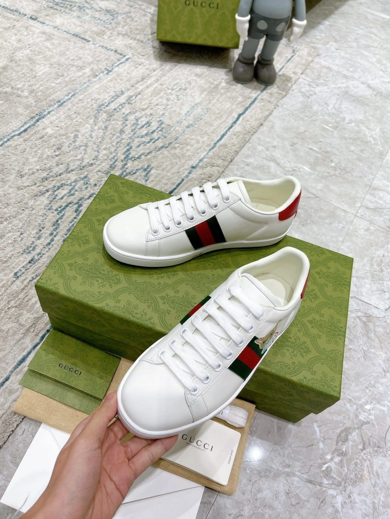 Versatile Gxccx Sneakers 166136