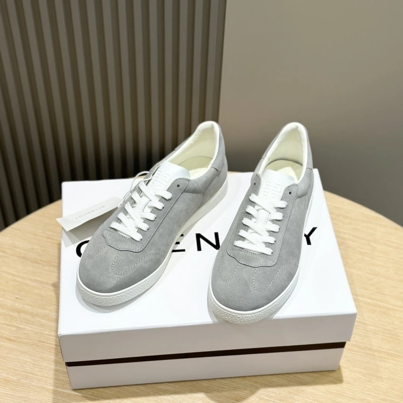 Compact Gxvxnchy Sneakers 154732