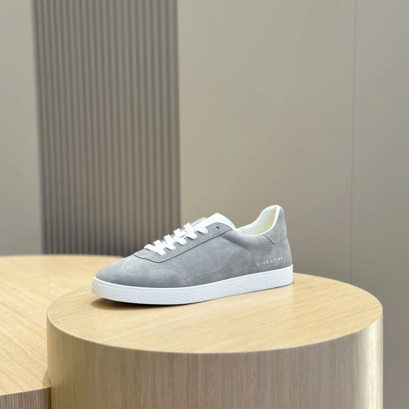 Compact Gxvxnchy Sneakers 154732