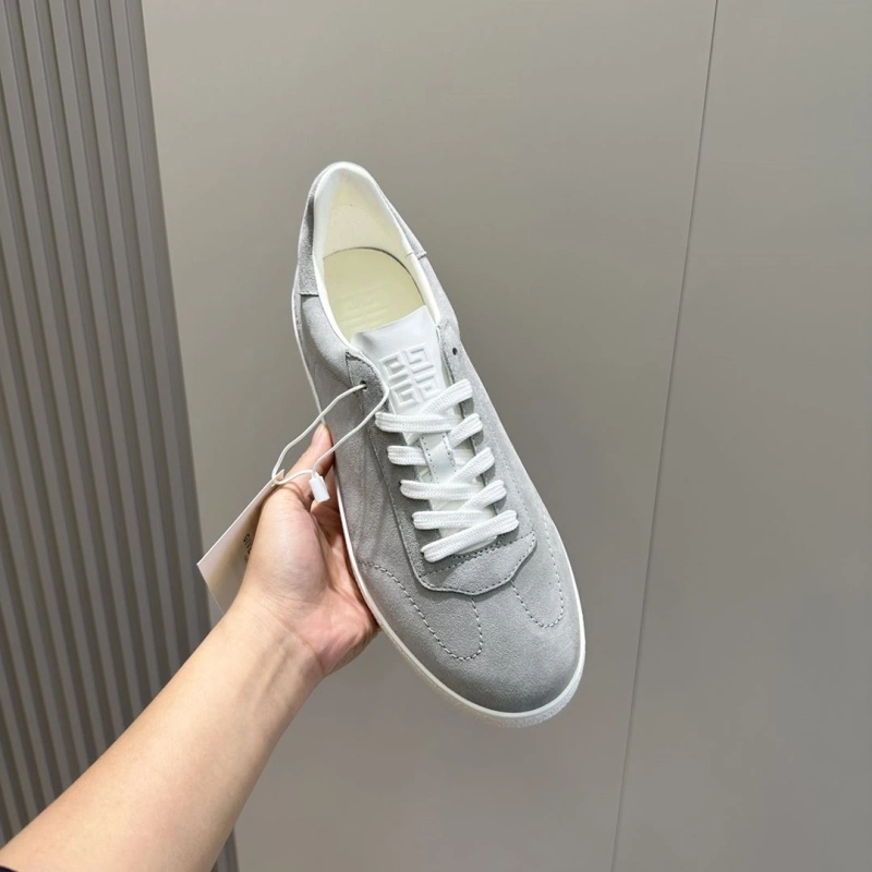 Compact Gxvxnchy Sneakers 154732