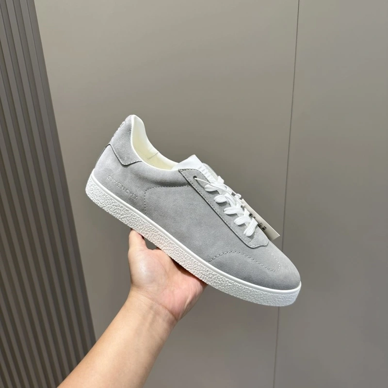 Compact Gxvxnchy Sneakers 154732