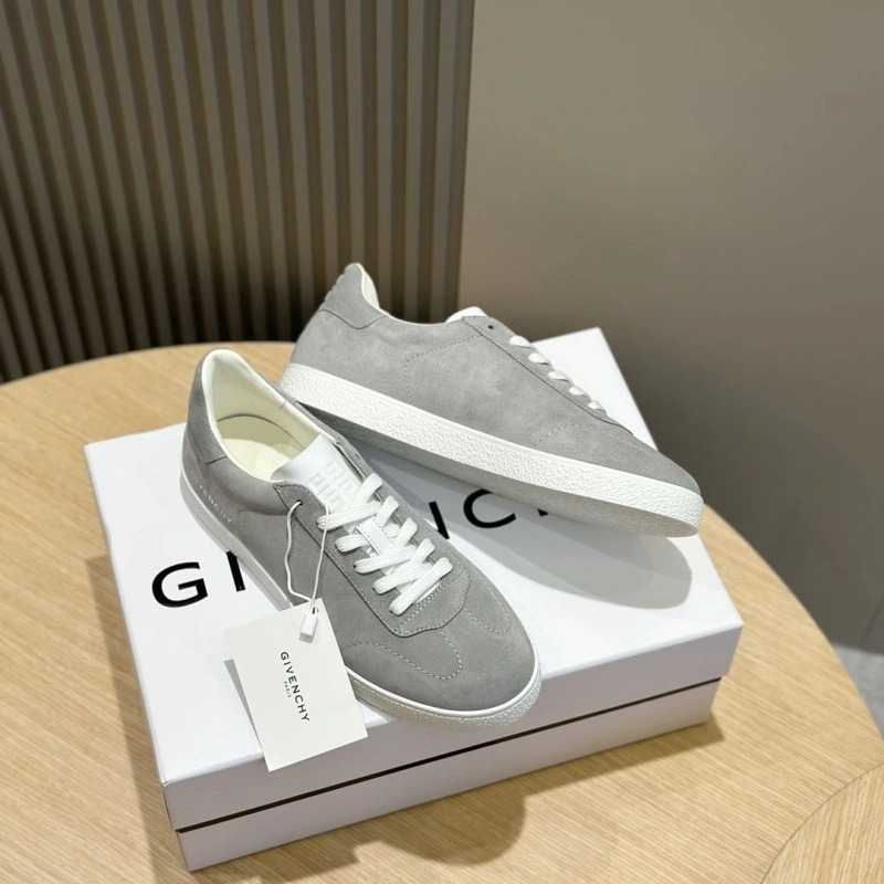 Compact Gxvxnchy Sneakers 154732