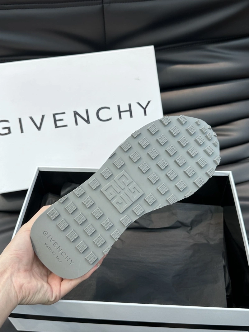Cozy Gxvxnchy Sneakers 154730