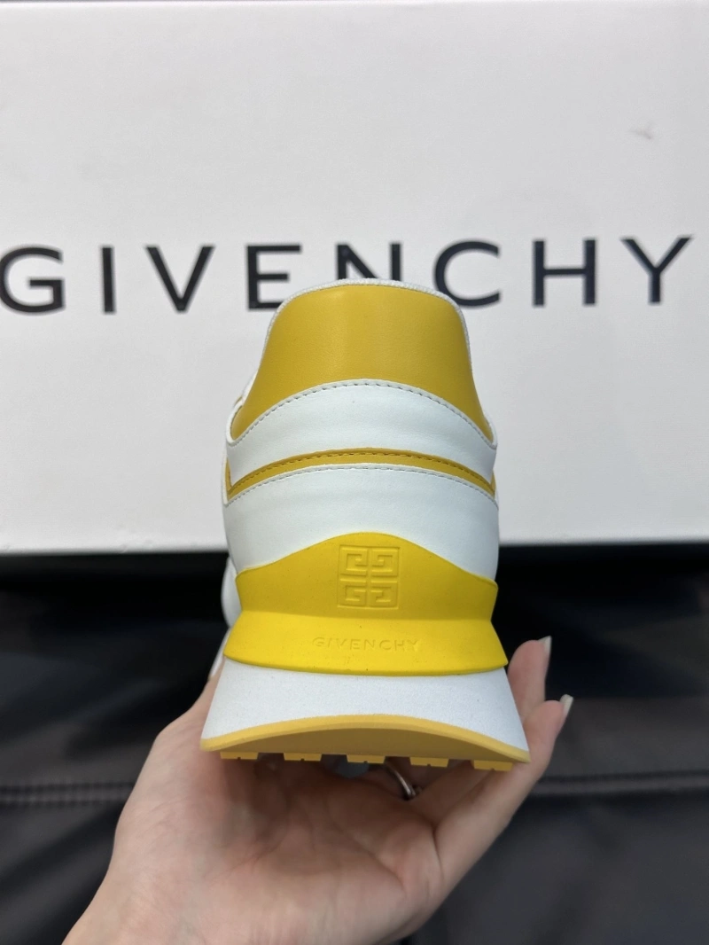 Soft Gxvxnchy Sneakers 154729