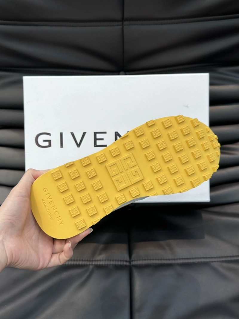 Soft Gxvxnchy Sneakers 154729