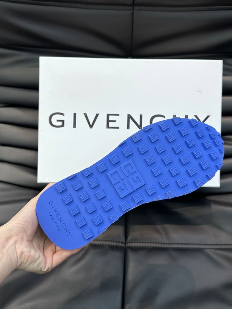 Versatile Gxvxnchy Sneakers 154728