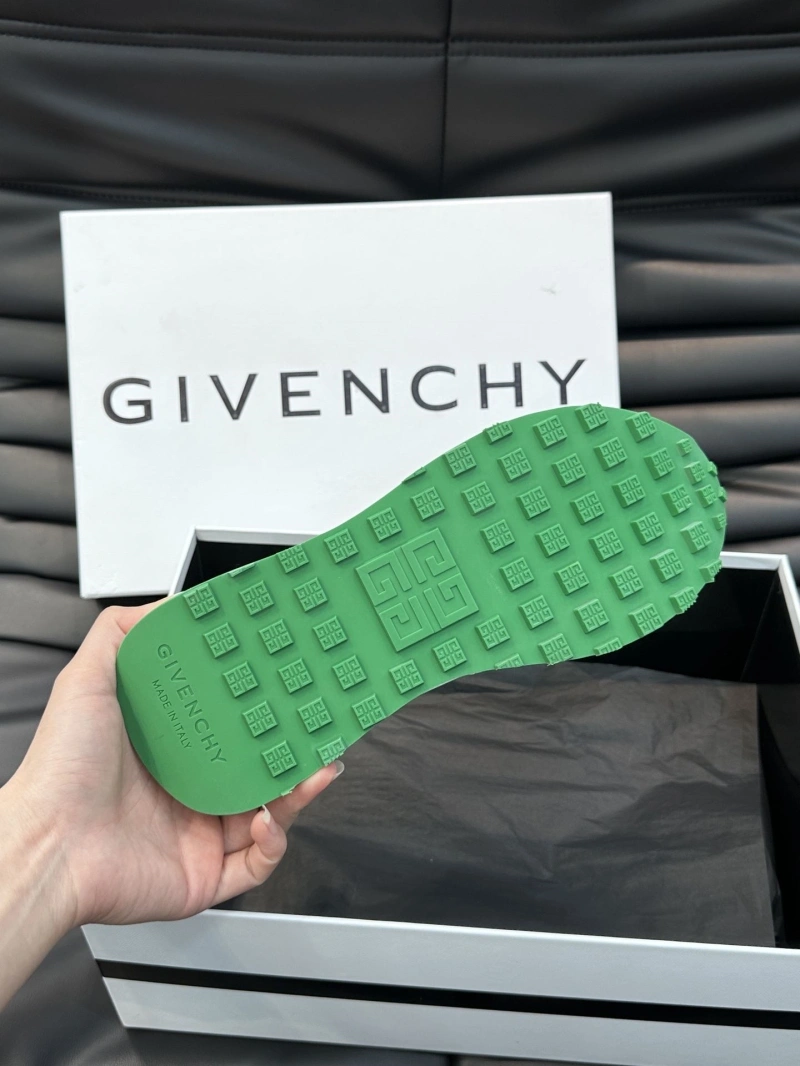 Gxvxnchy Sneakers Resilient 154726