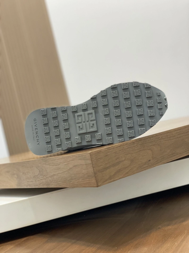 Durable Gxvxnchy Sneakers 154719