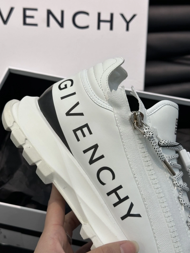 Minimalist Gxvxnchy Sneakers 154716