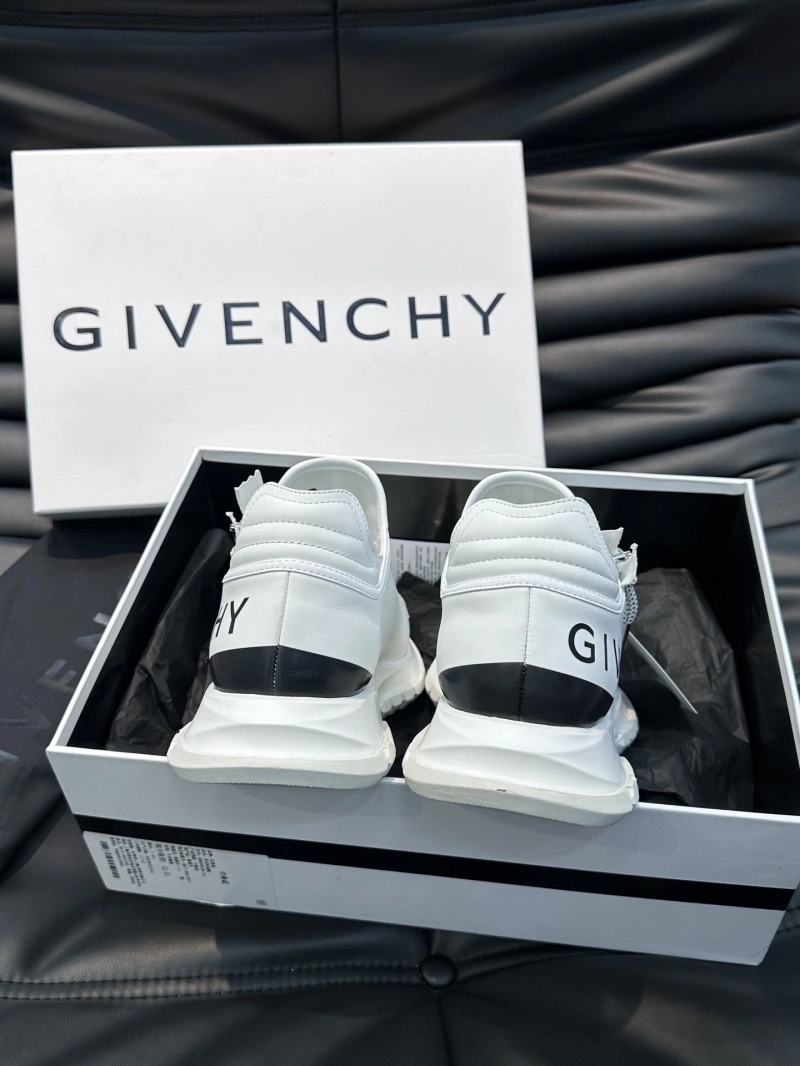 Minimalist Gxvxnchy Sneakers 154716