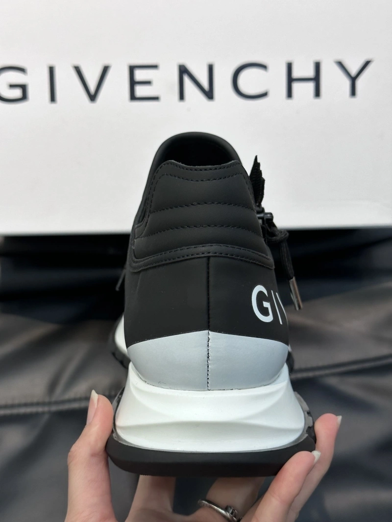 Gxvxnchy Sneakers Cozy 154724