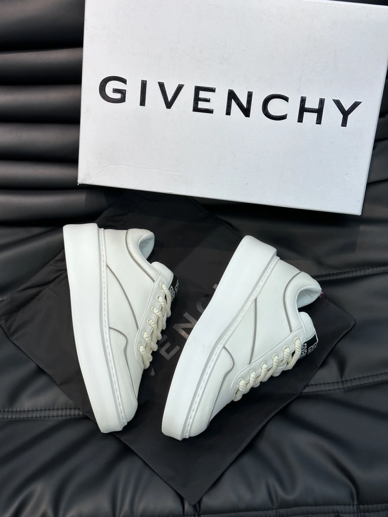 Trendsetting Gxvxnchy Sneakers 154698