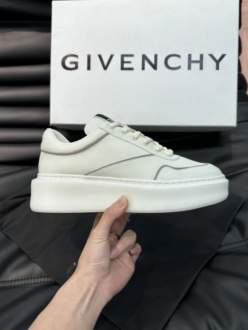 Trendsetting Gxvxnchy Sneakers 154698