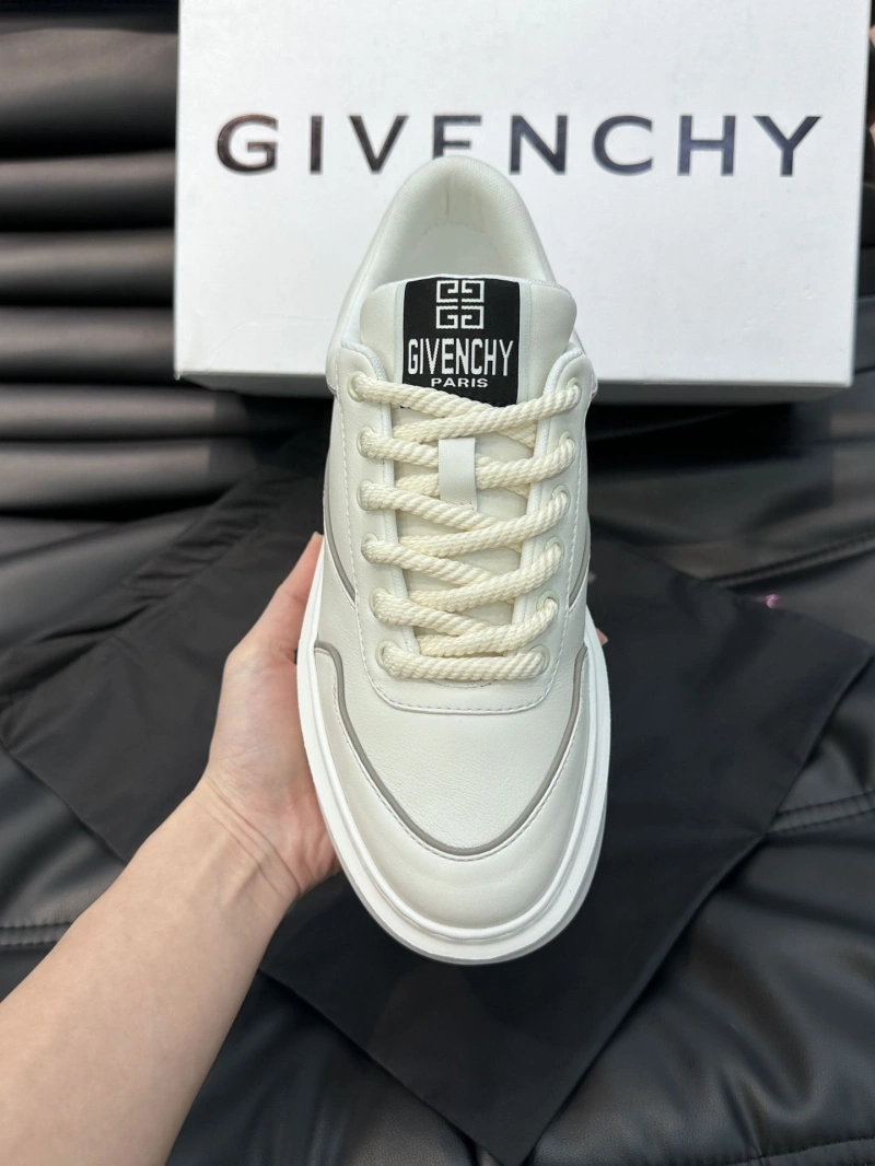 Trendsetting Gxvxnchy Sneakers 154698