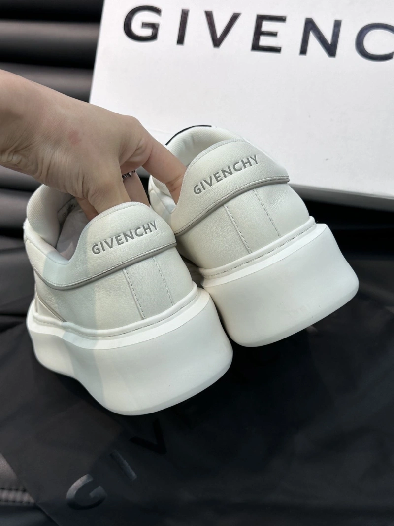 Trendsetting Gxvxnchy Sneakers 154698