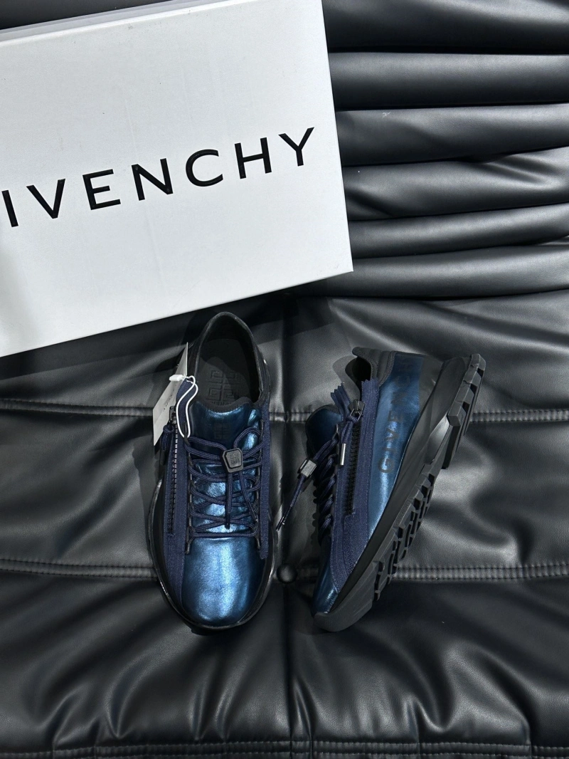 Trendsetting Gxvxnchy Sneakers 154694