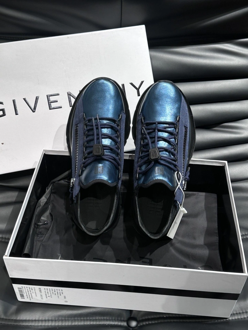 Trendsetting Gxvxnchy Sneakers 154694