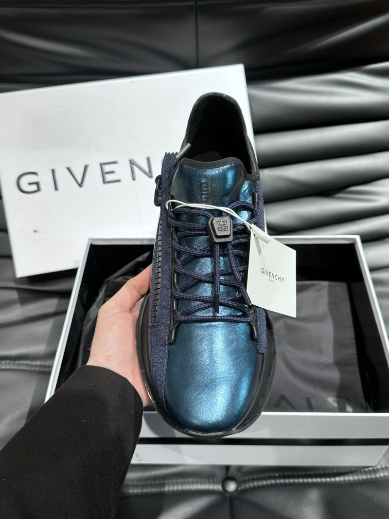 Trendsetting Gxvxnchy Sneakers 154694