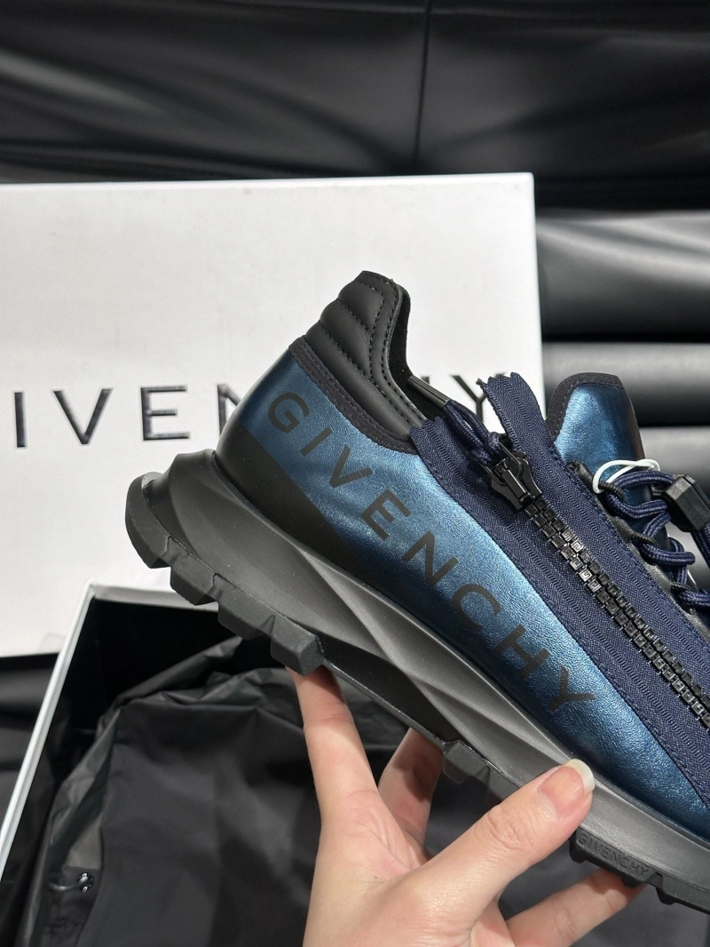 Trendsetting Gxvxnchy Sneakers 154694