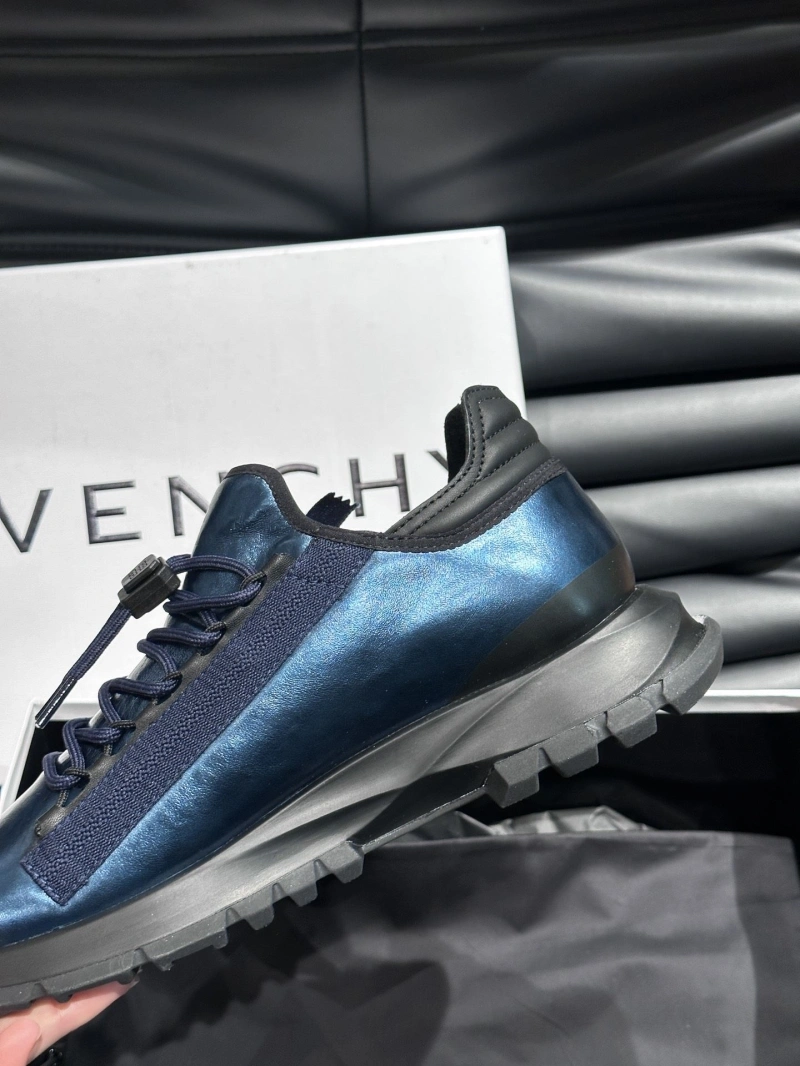 Trendsetting Gxvxnchy Sneakers 154694