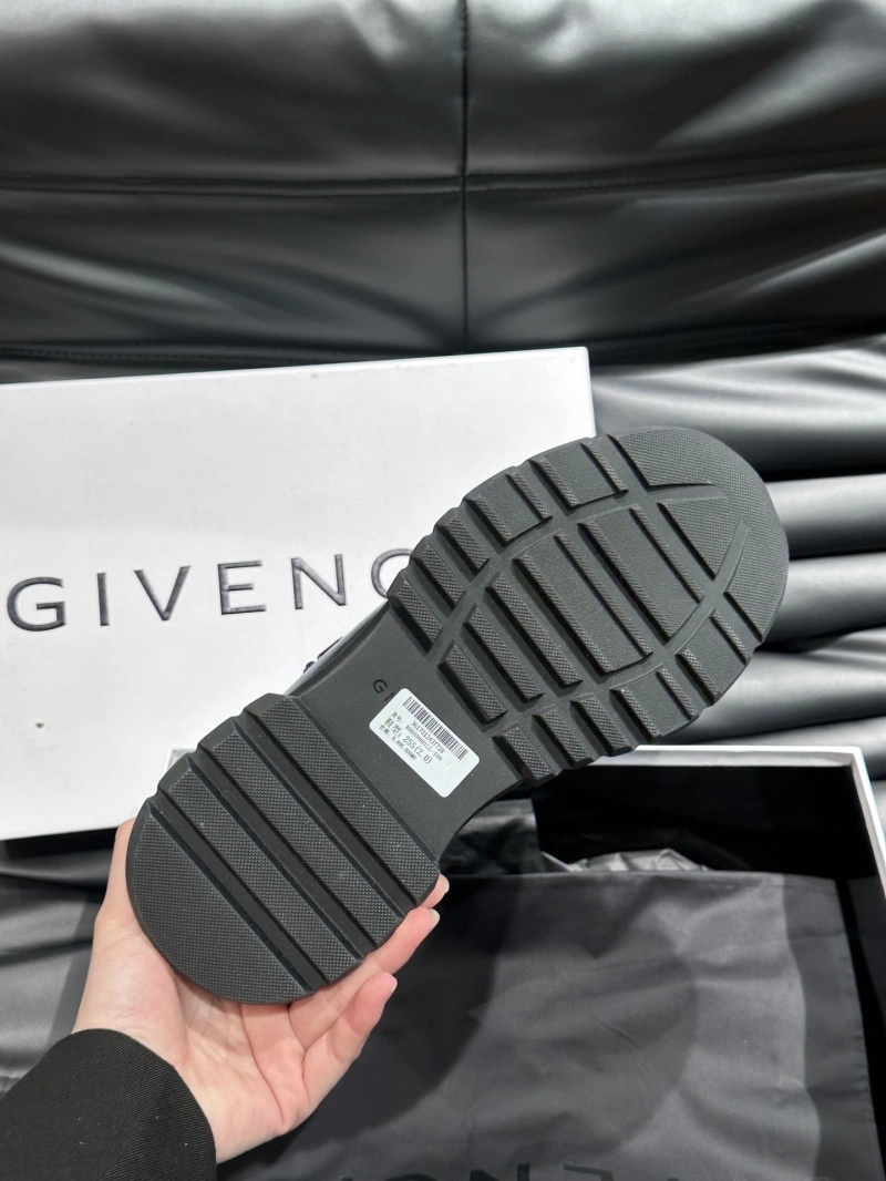 Trendsetting Gxvxnchy Sneakers 154694
