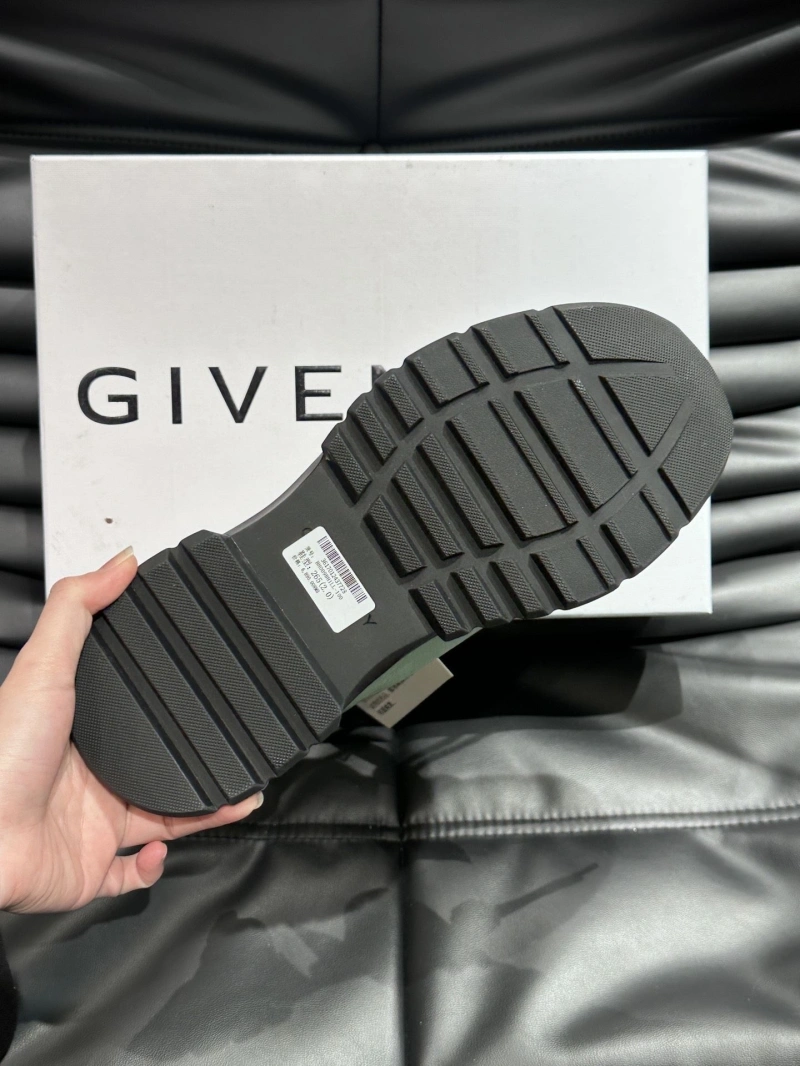 Gxvxnchy Sneakers Minimalist 154693