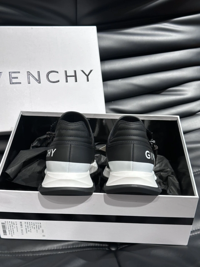 Gxvxnchy Sneakers Vibrant 154690