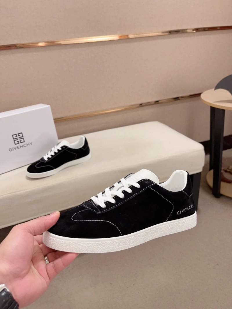 Fashionable Gxccx Sneakers 165979