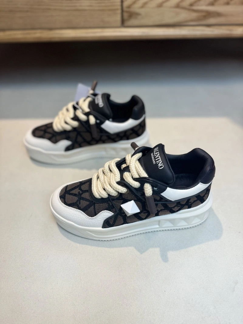 Trendsetting Vxlxntino Sneakers 232944