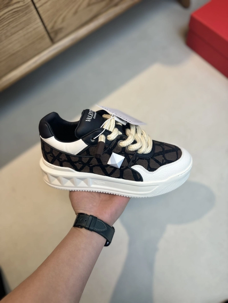 Trendsetting Vxlxntino Sneakers 232944