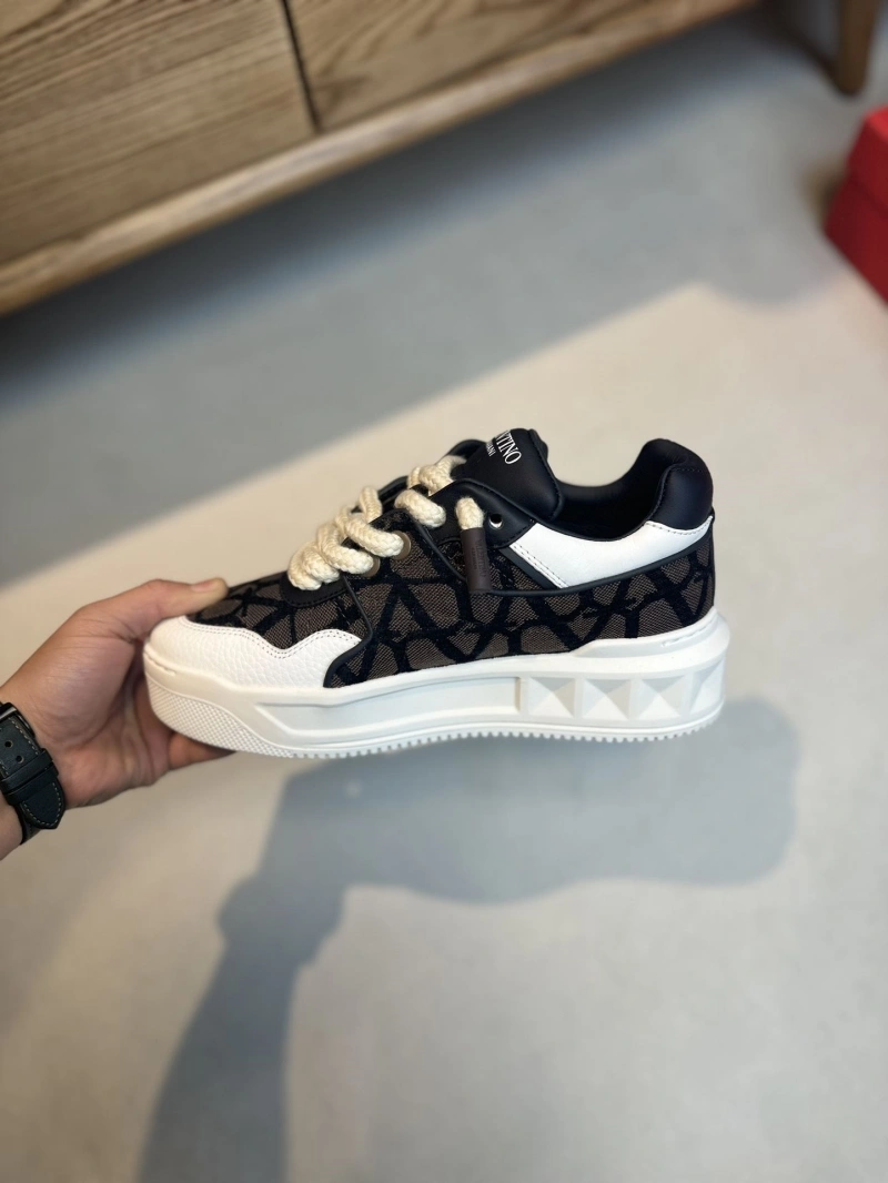 Trendsetting Vxlxntino Sneakers 232944