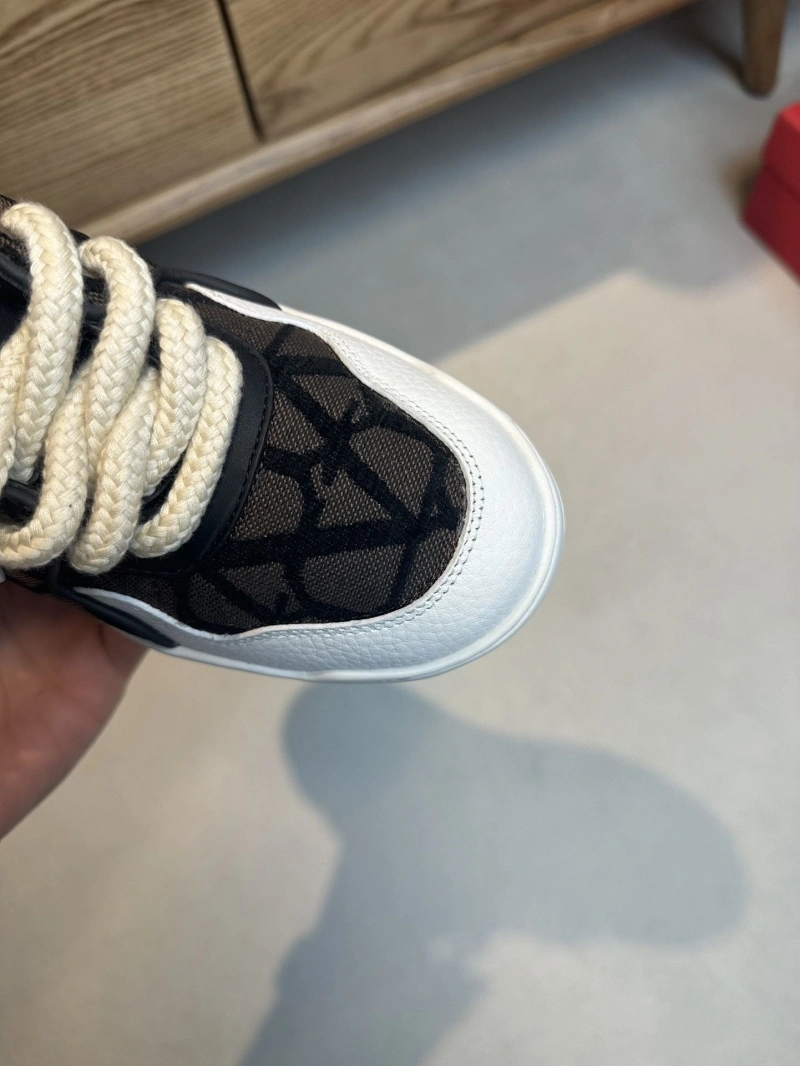 Trendsetting Vxlxntino Sneakers 232944