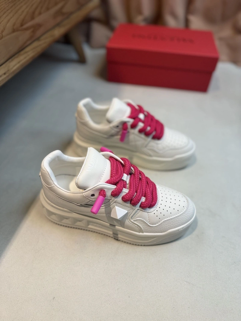 Sleek Vxlxntino Sneakers 232935