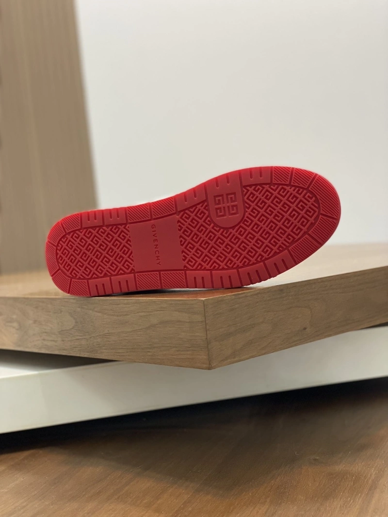 Versatile Gxvxnchy Sneakers 154681