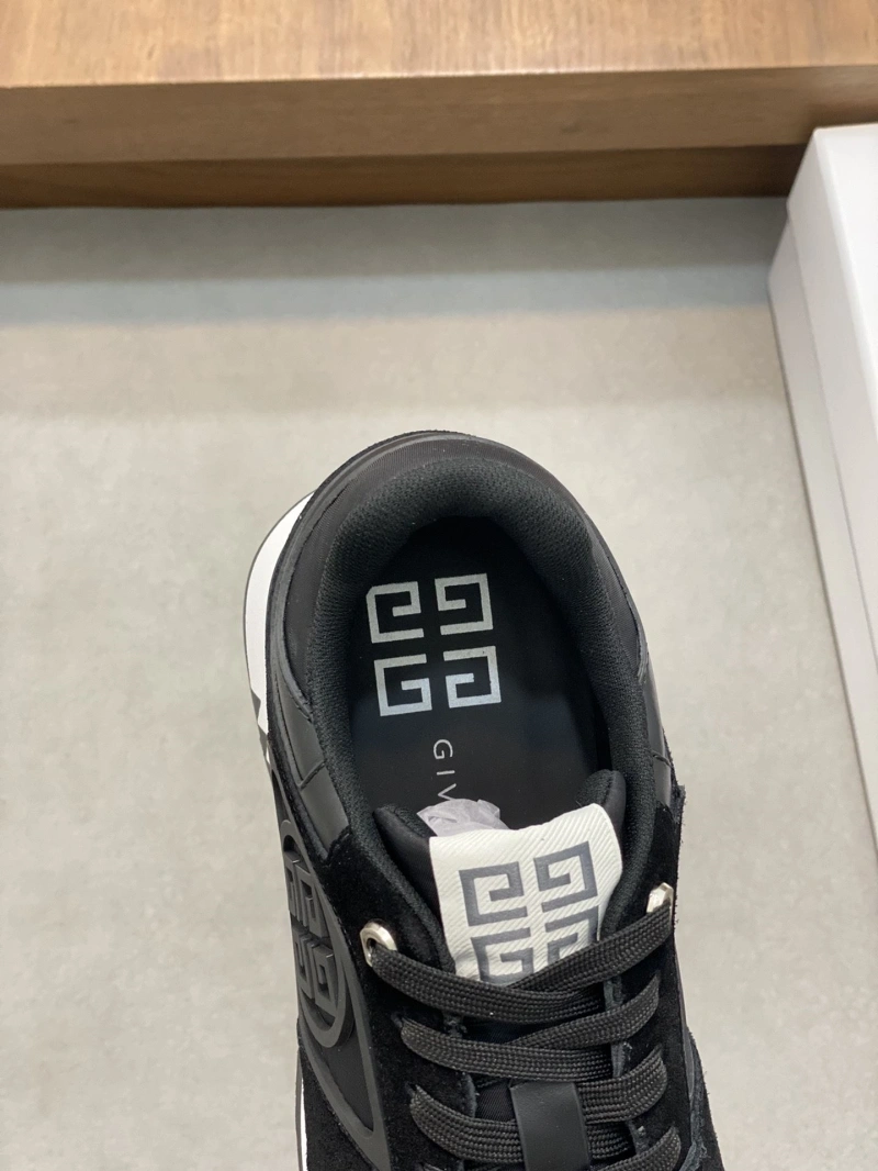 Reliable Gxvxnchy Sneakers 154664