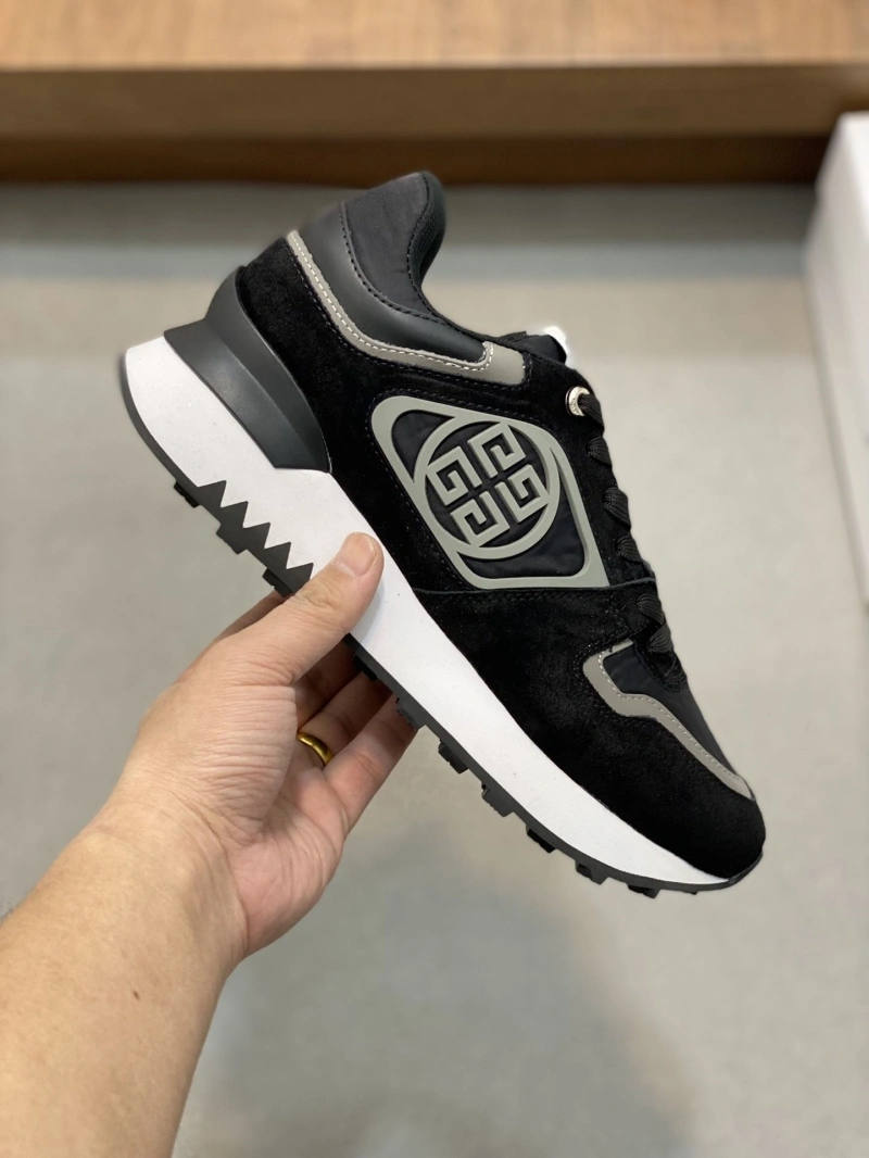 Cozy Gxvxnchy Sneakers 154672