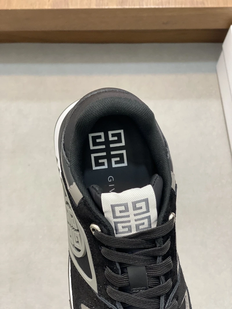 Cozy Gxvxnchy Sneakers 154672
