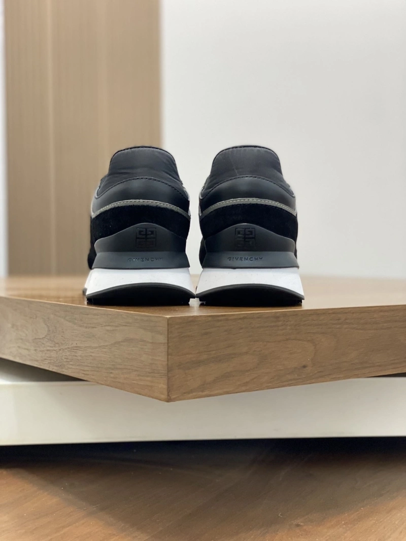 Cozy Gxvxnchy Sneakers 154672