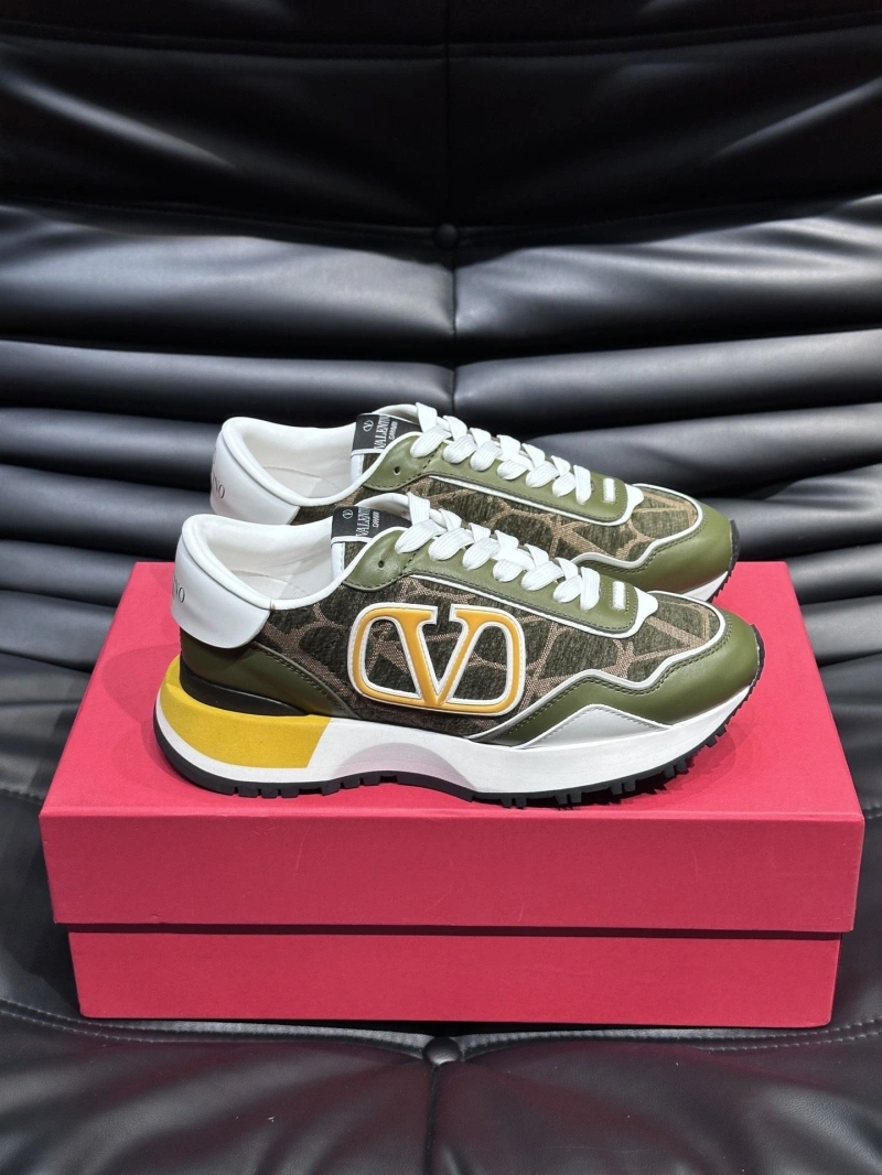 Versatile Vxlxntino Sneakers 232919