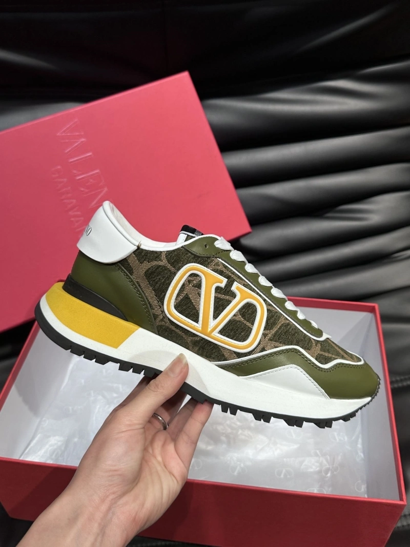 Versatile Vxlxntino Sneakers 232919