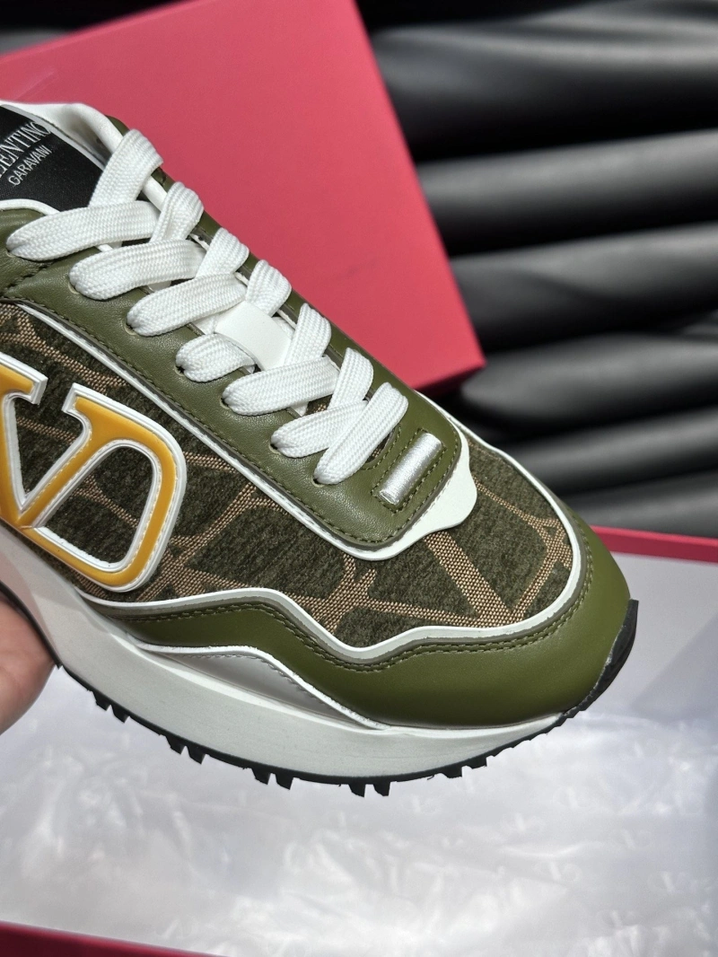 Versatile Vxlxntino Sneakers 232919