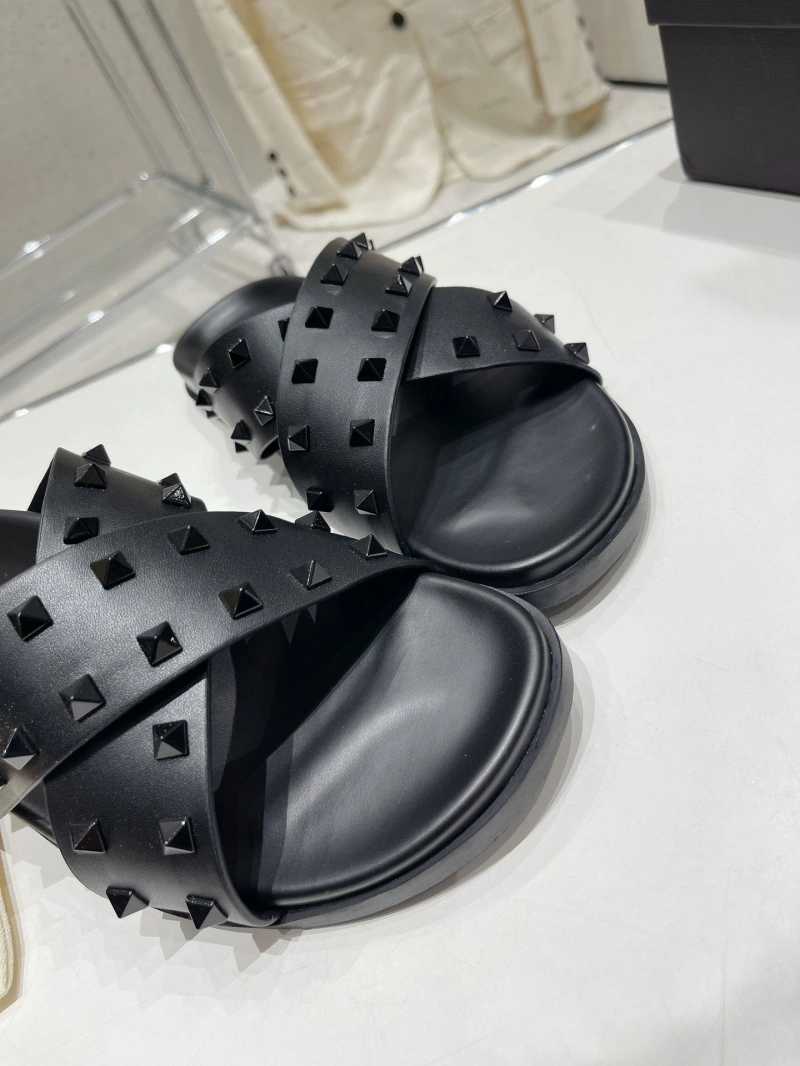 Trendsetting Vxlxntino Slippers 233157