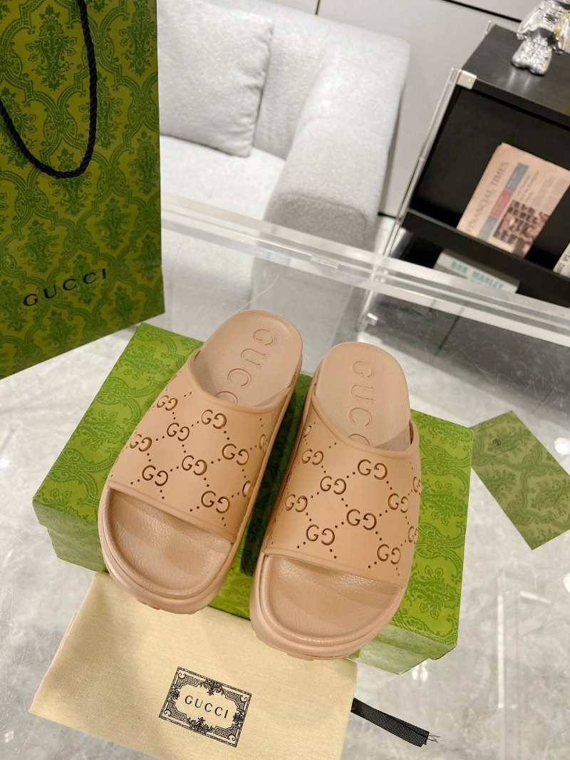 Versatile Gxccx Slippers 166499