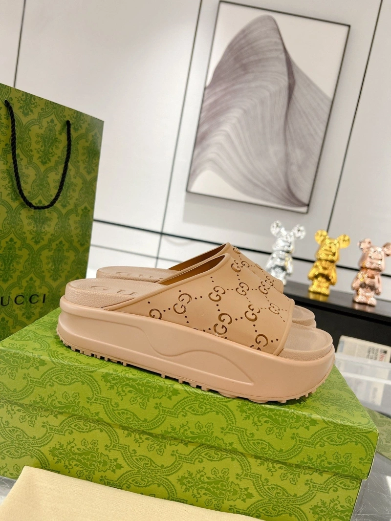 Versatile Gxccx Slippers 166499