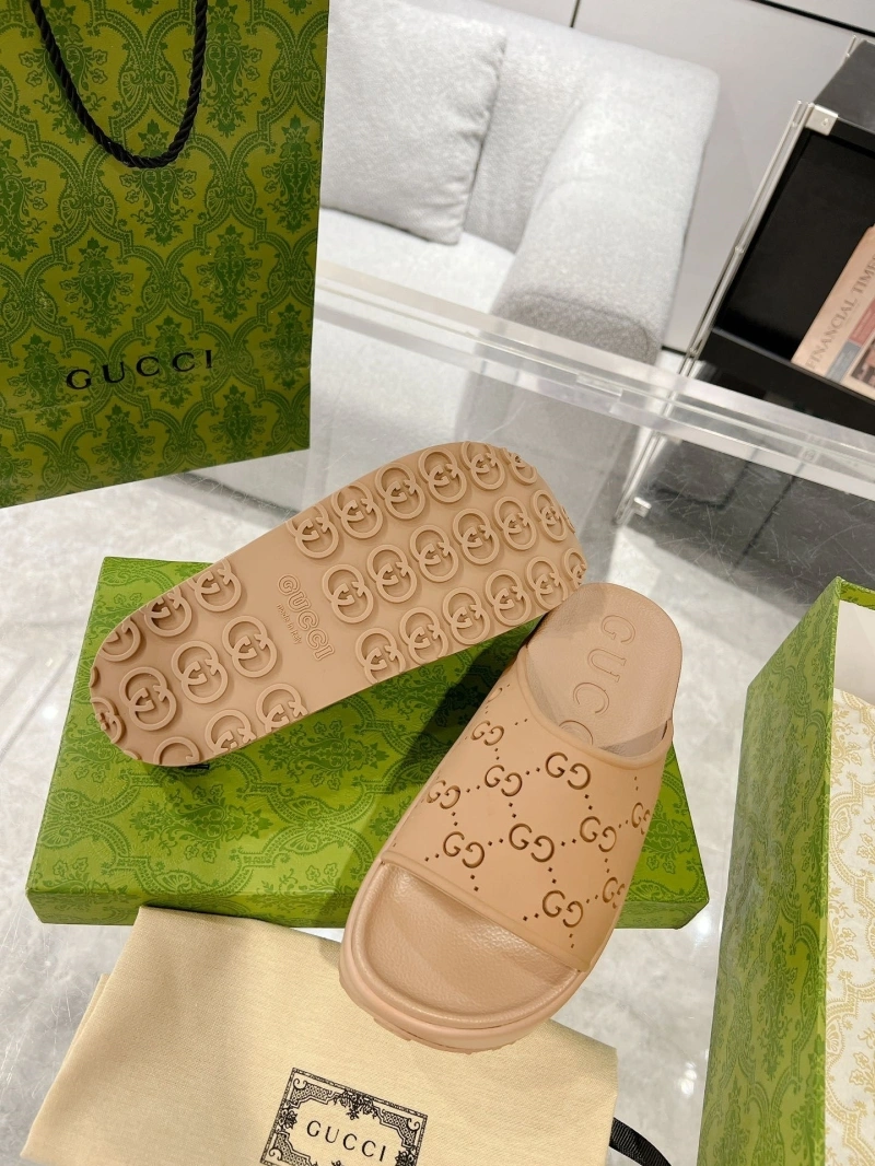 Versatile Gxccx Slippers 166499
