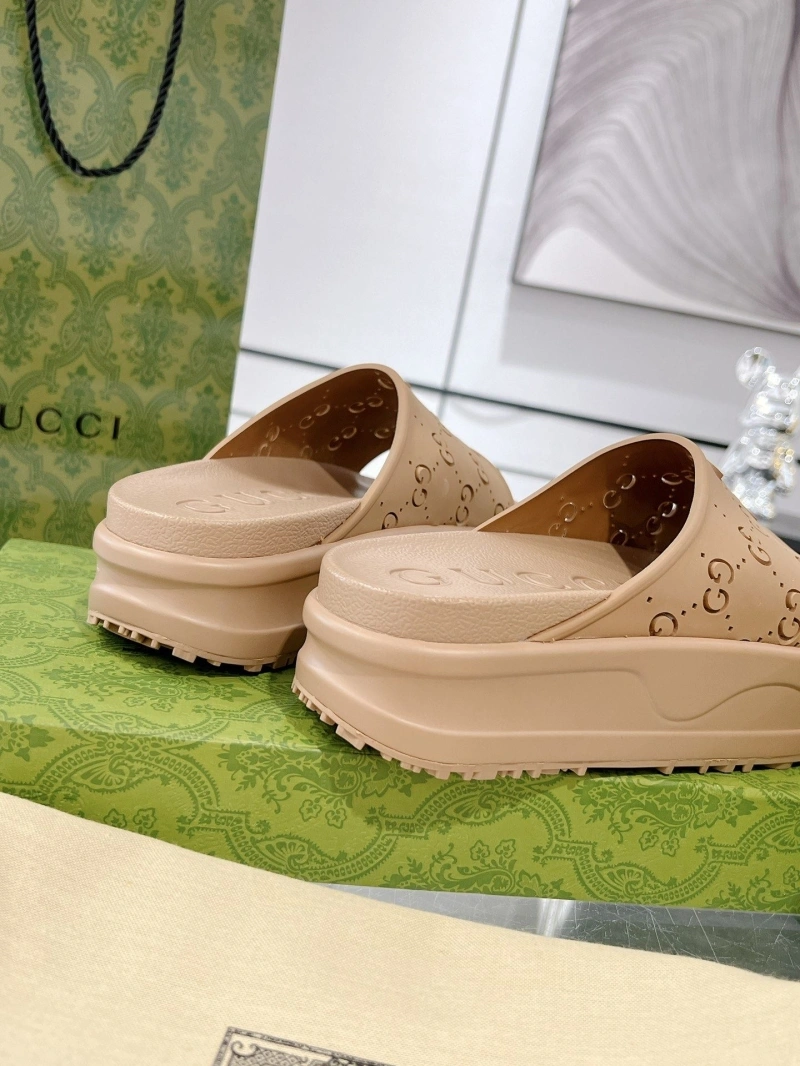 Versatile Gxccx Slippers 166499