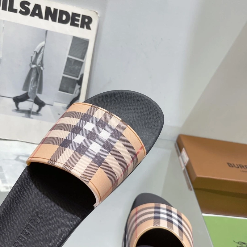 Bxrbxrry Slippers EyeCatching 115574