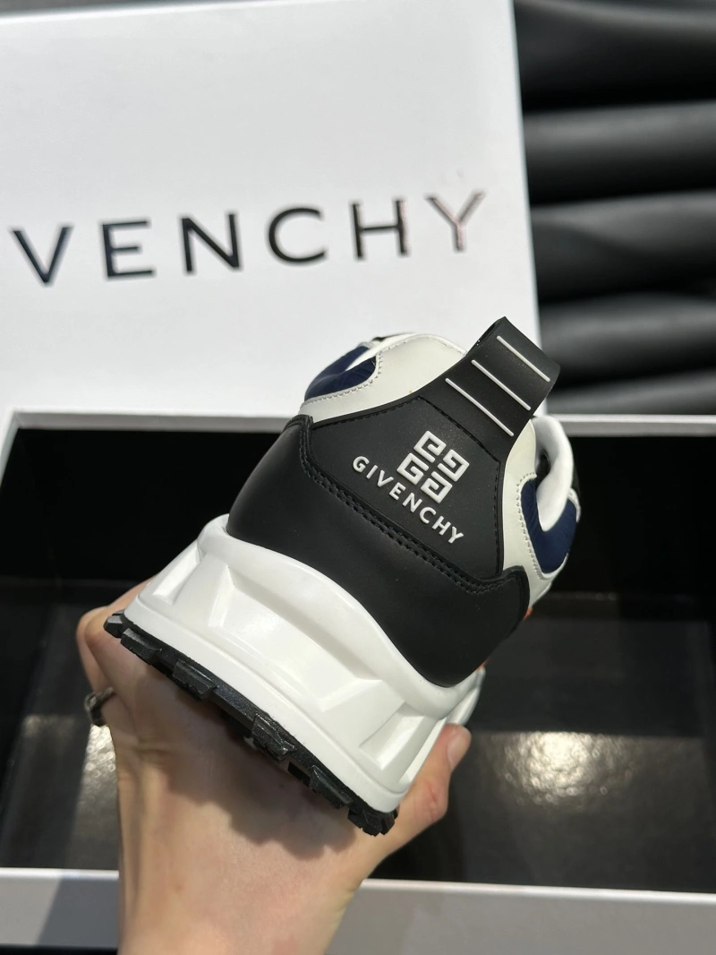 Lightweight Gxvxnchy Sneakers 154665