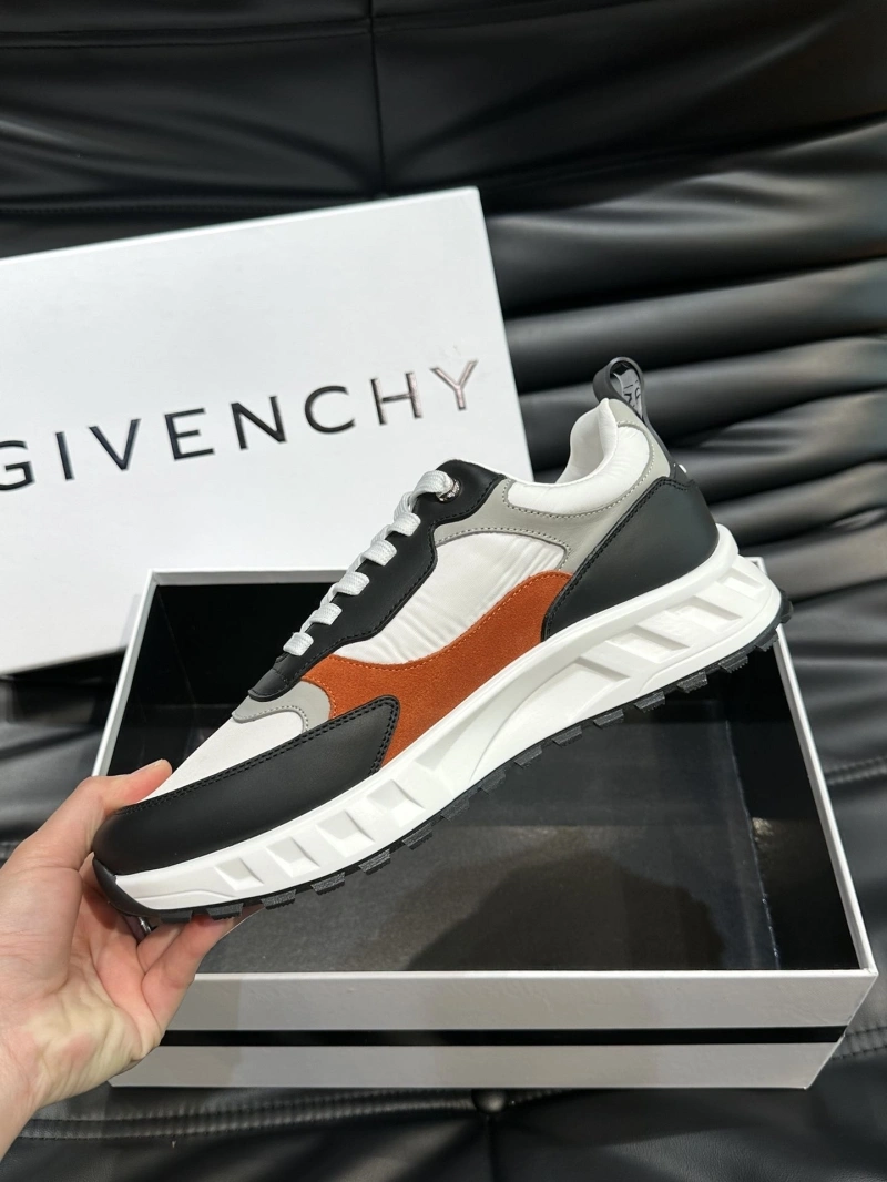 Soft Gxvxnchy Sneakers 154668
