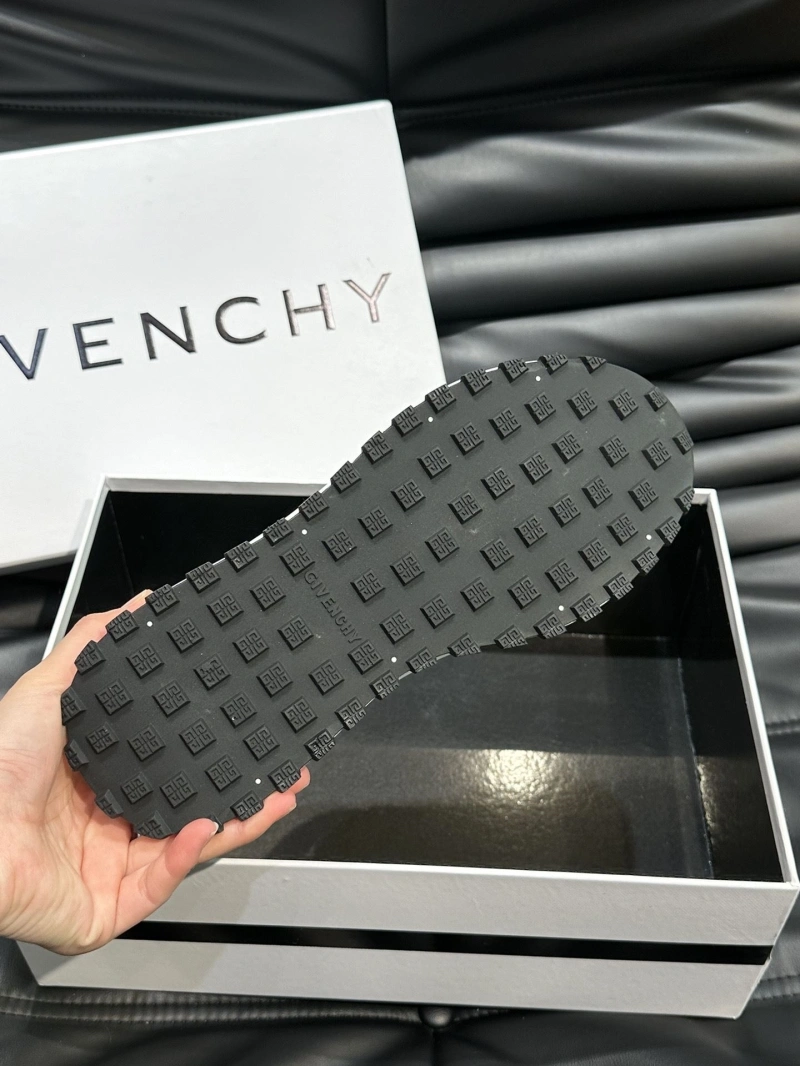 Timeless Gxvxnchy Sneakers 154655